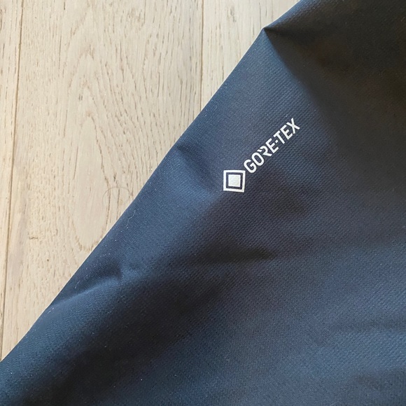 GORE-TEX Insulated jacket never worn. Only took off the labels. - Picture 3 of 7